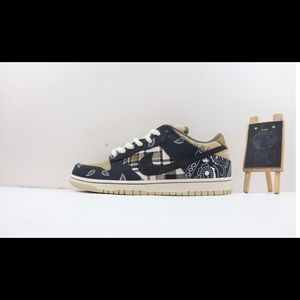 R: Nike SB Dunk Low Travis Scott